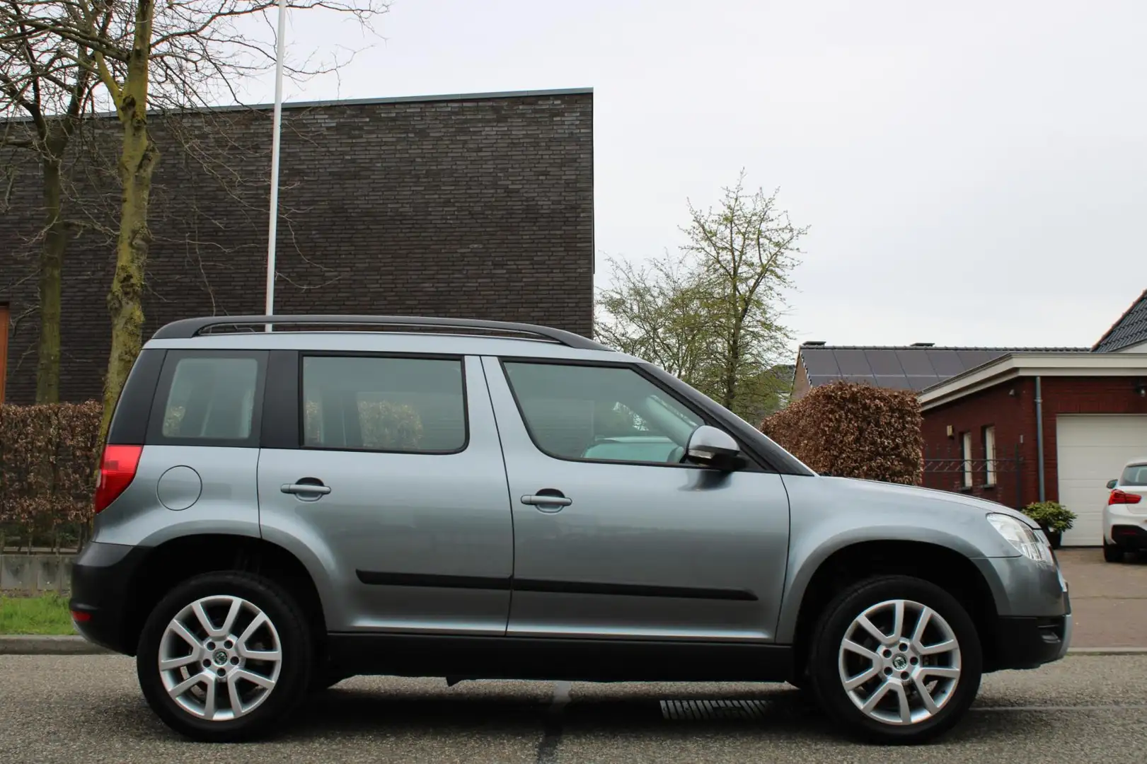 Skoda Yeti 1.2 TSI Ambition | NAVI | CRUISE | CLIMA | TREKHAA Grijs - 2