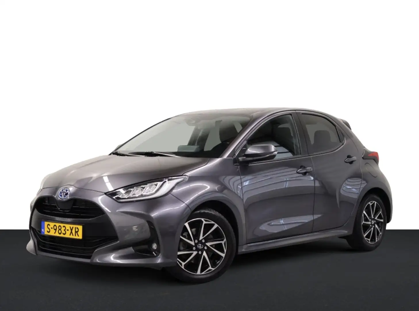 Toyota Yaris 1.5 Hybrid Dynamic Grijs - 1