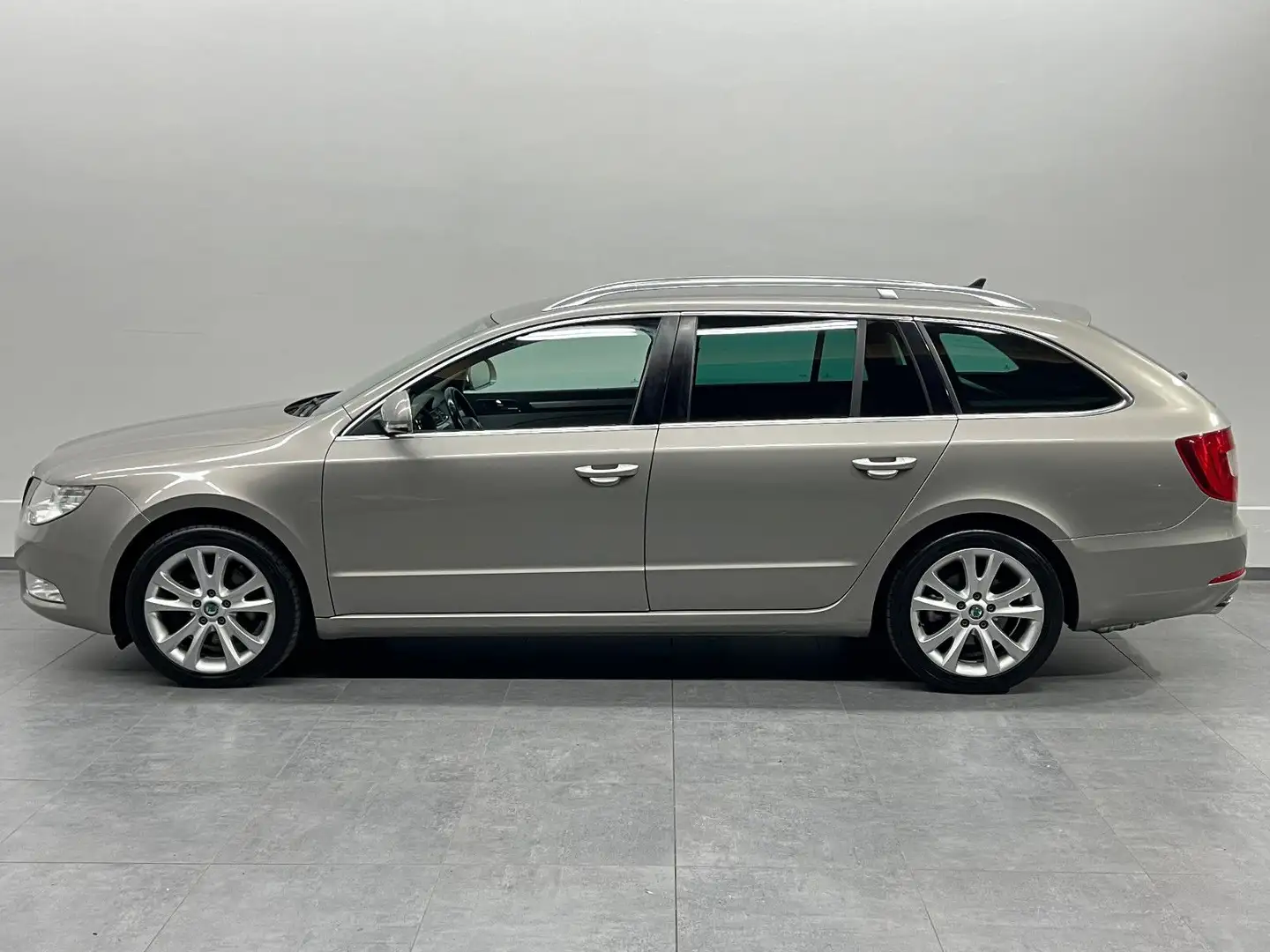 Skoda Superb Combi 1.8 TSI DSG*Navi*Sitzhzg.*PDC*eSitz Beige - 2