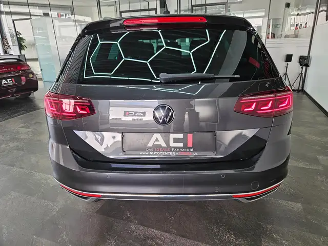 Volkswagen Passat view 8