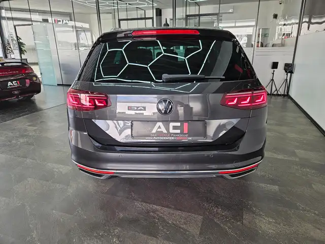 Volkswagen Passat view 9