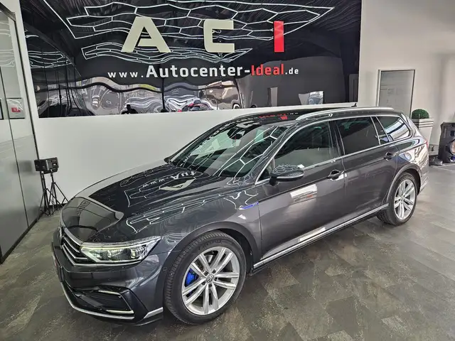 Volkswagen Passat view 3