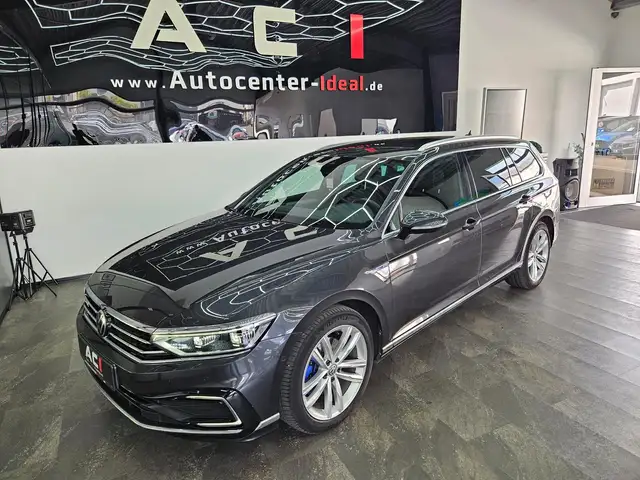 Volkswagen Passat view 2