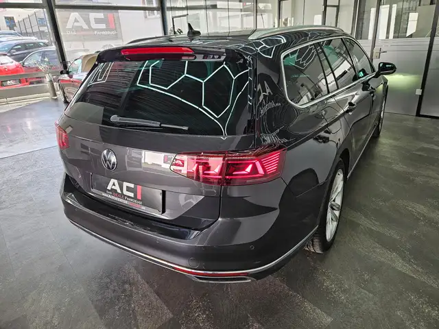 Volkswagen Passat view 10