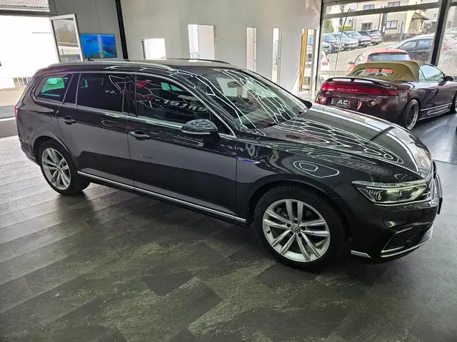 Volkswagen Passat view 11