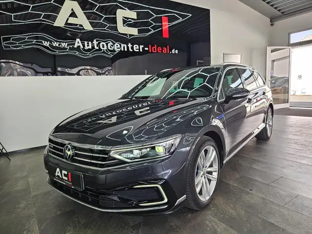 Volkswagen Passat view 4