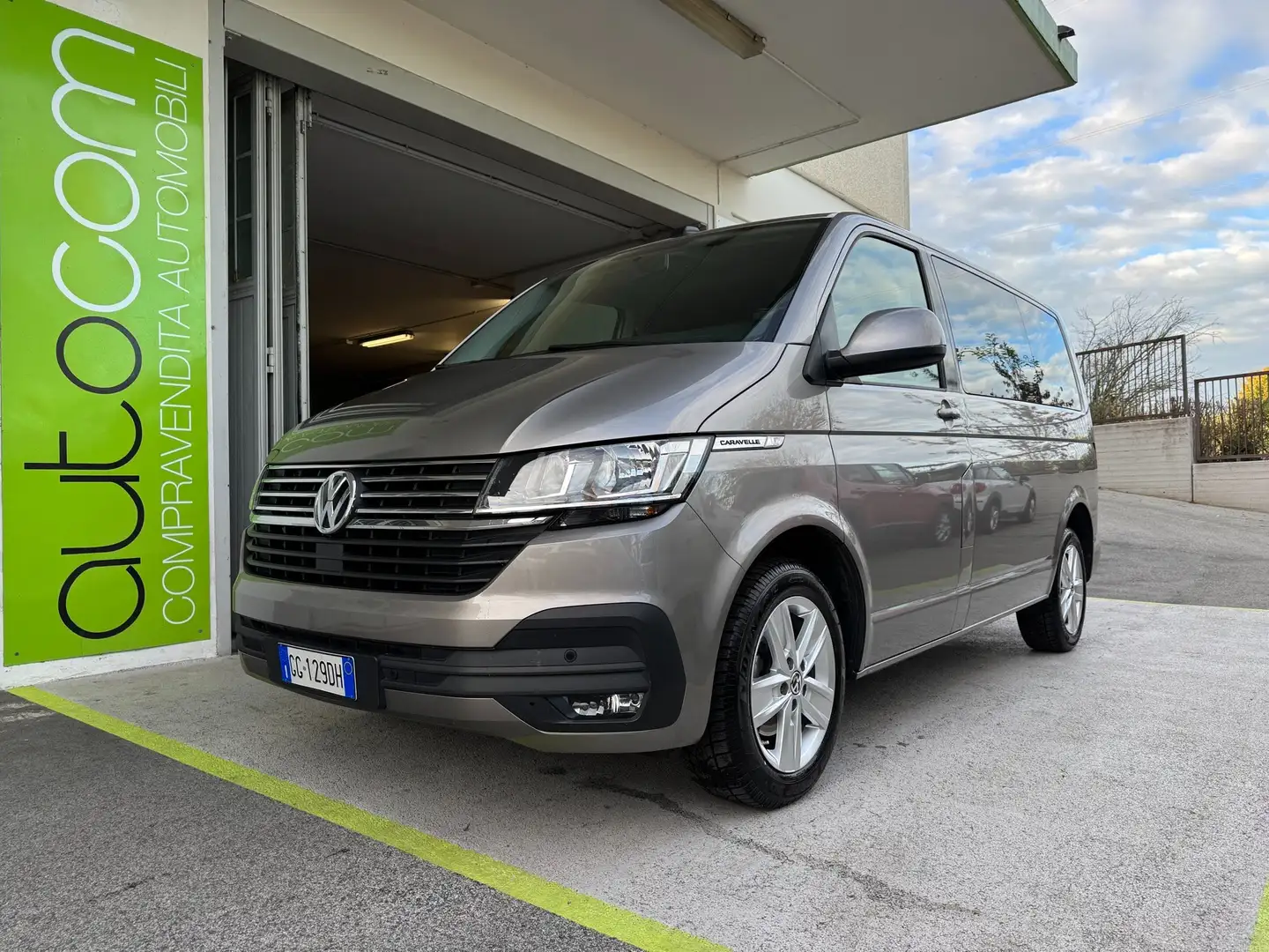 Volkswagen T6.1 Caravelle 2.0TDI CRUIS 6M AUTOCARRO 6P GARANZIA 24 UNIPROPR. Grigio - 1
