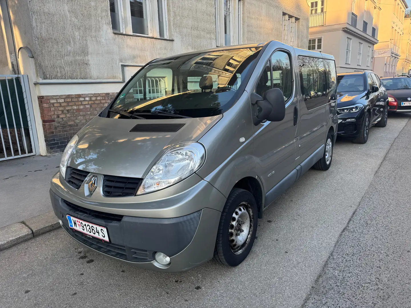 Renault Trafic Trafic Gen. Expr. L1H1 2,0 dCi Expression Grau - 1