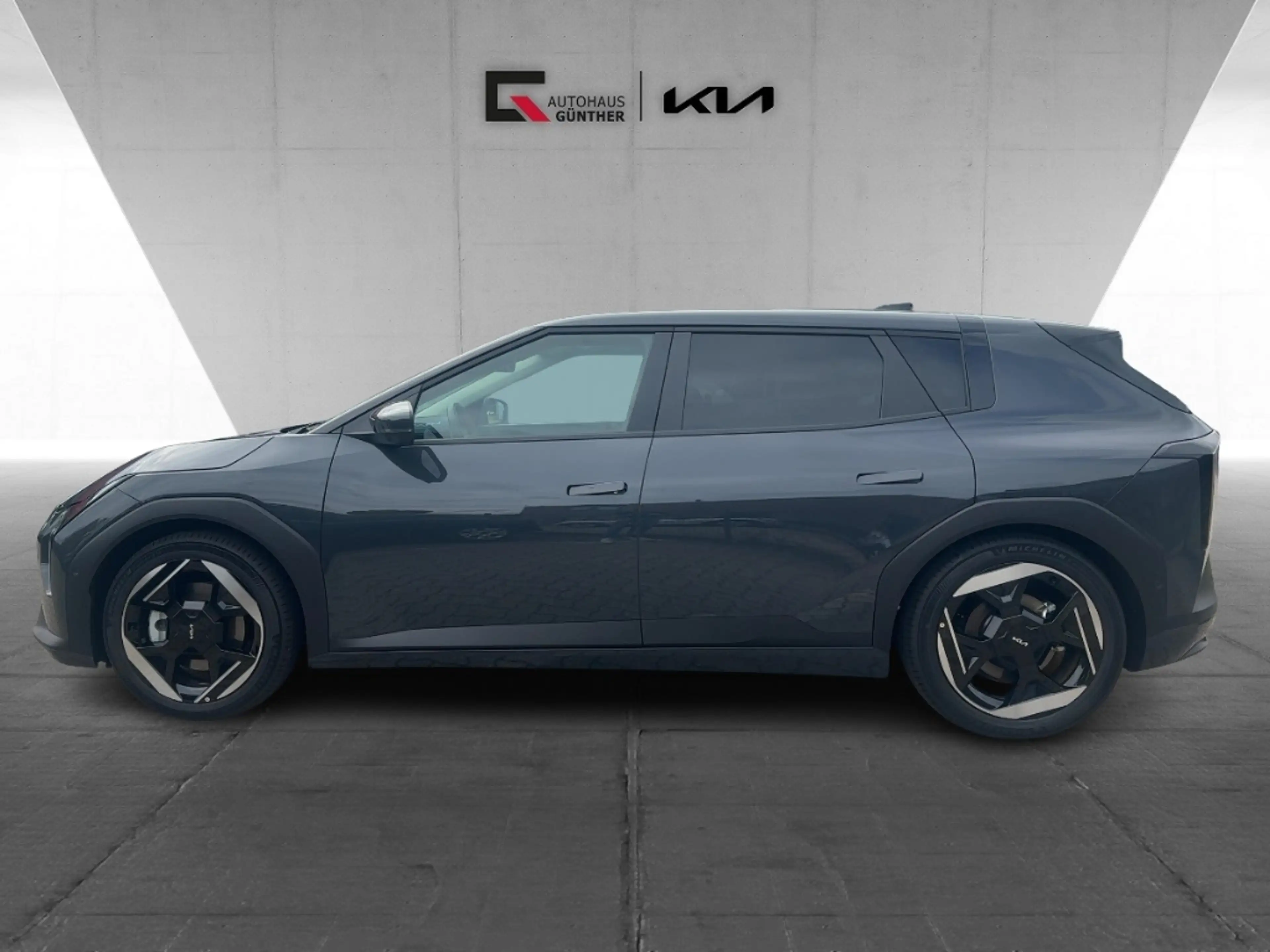 Kia EV4 Earth 81 kWh - FWD - Wärmepumpe Harman/Kardon - Gl — photo 2