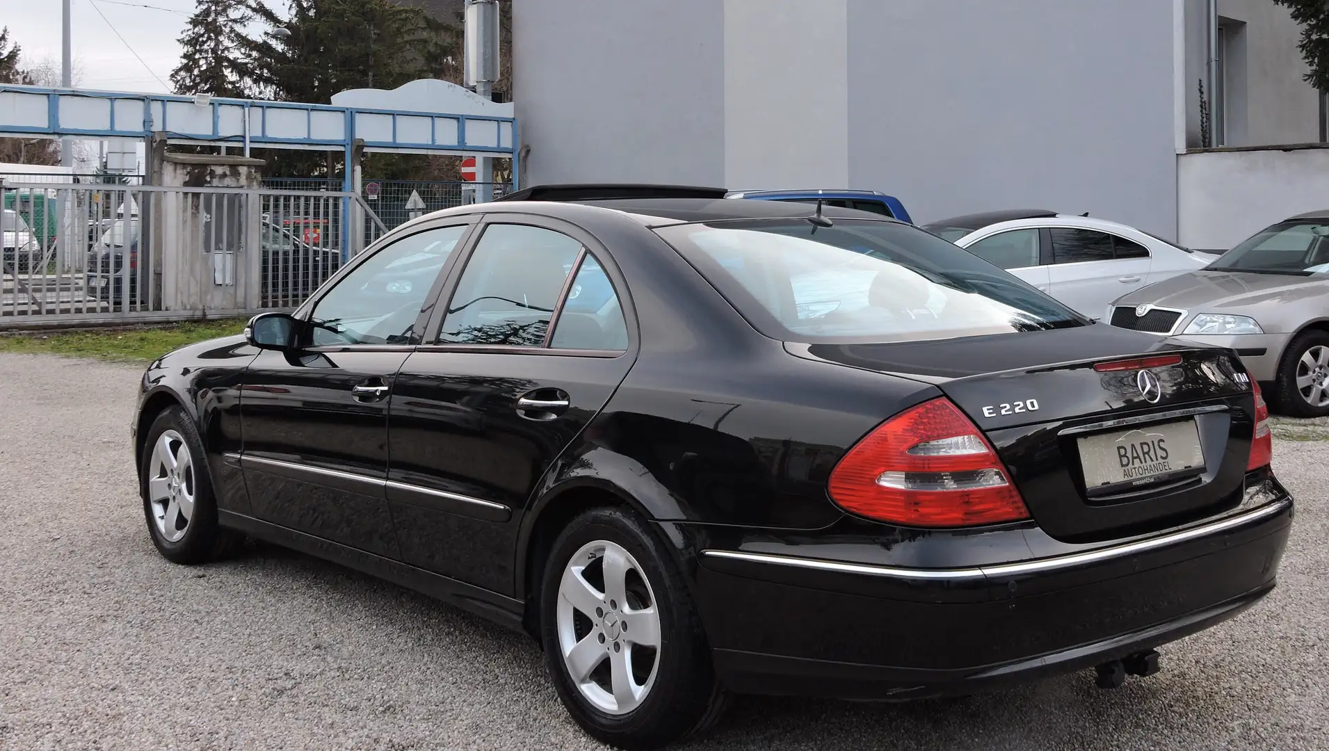 Mercedes-Benz E 220 E 220 CDI (211.006) Avantgarde/// Obsidianschwarz Schwarz - 2