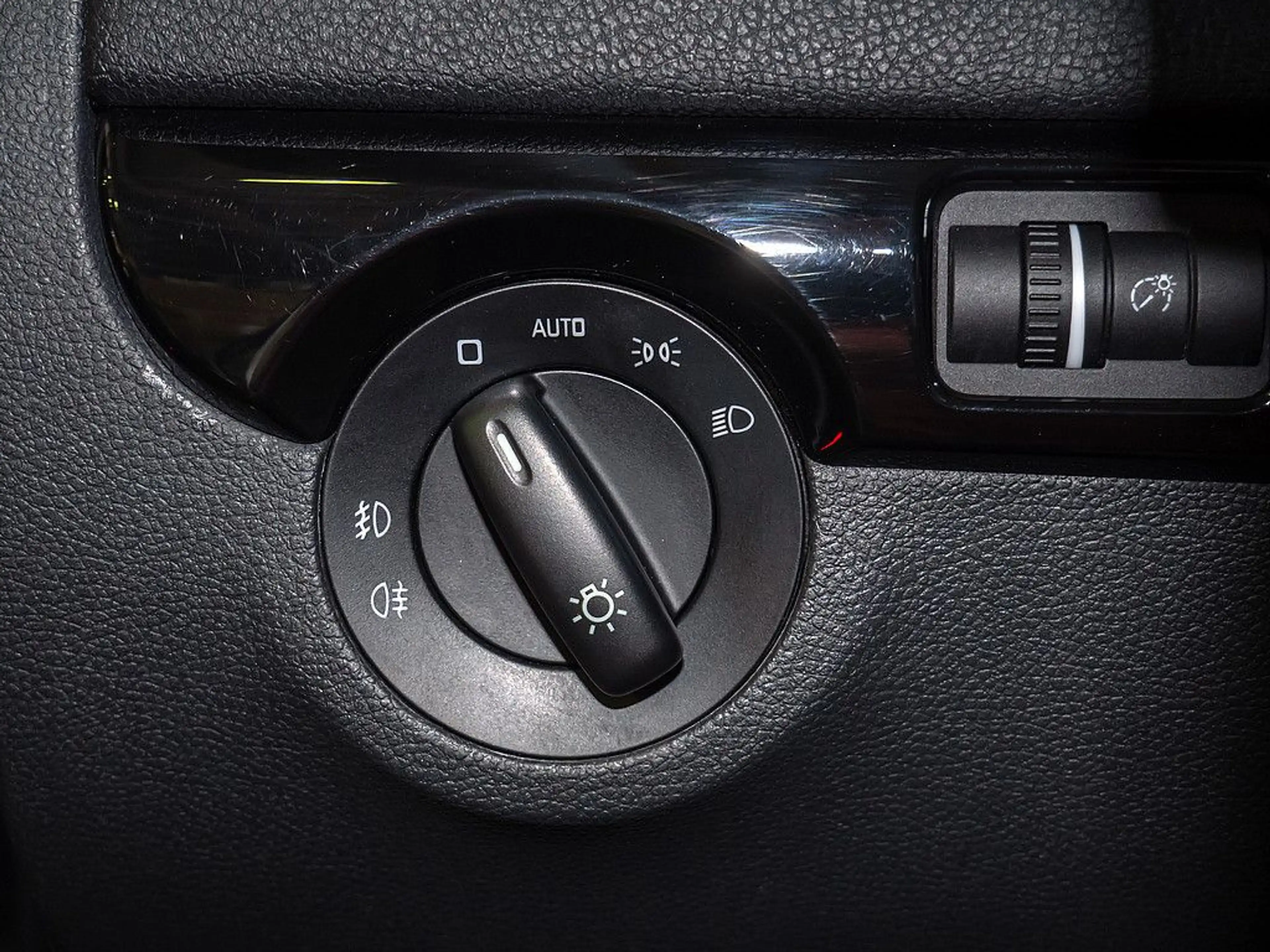 Skoda Yeti 1.4 TSI L&K Outdoor PANO KLIMA PDC XENON — photo 13