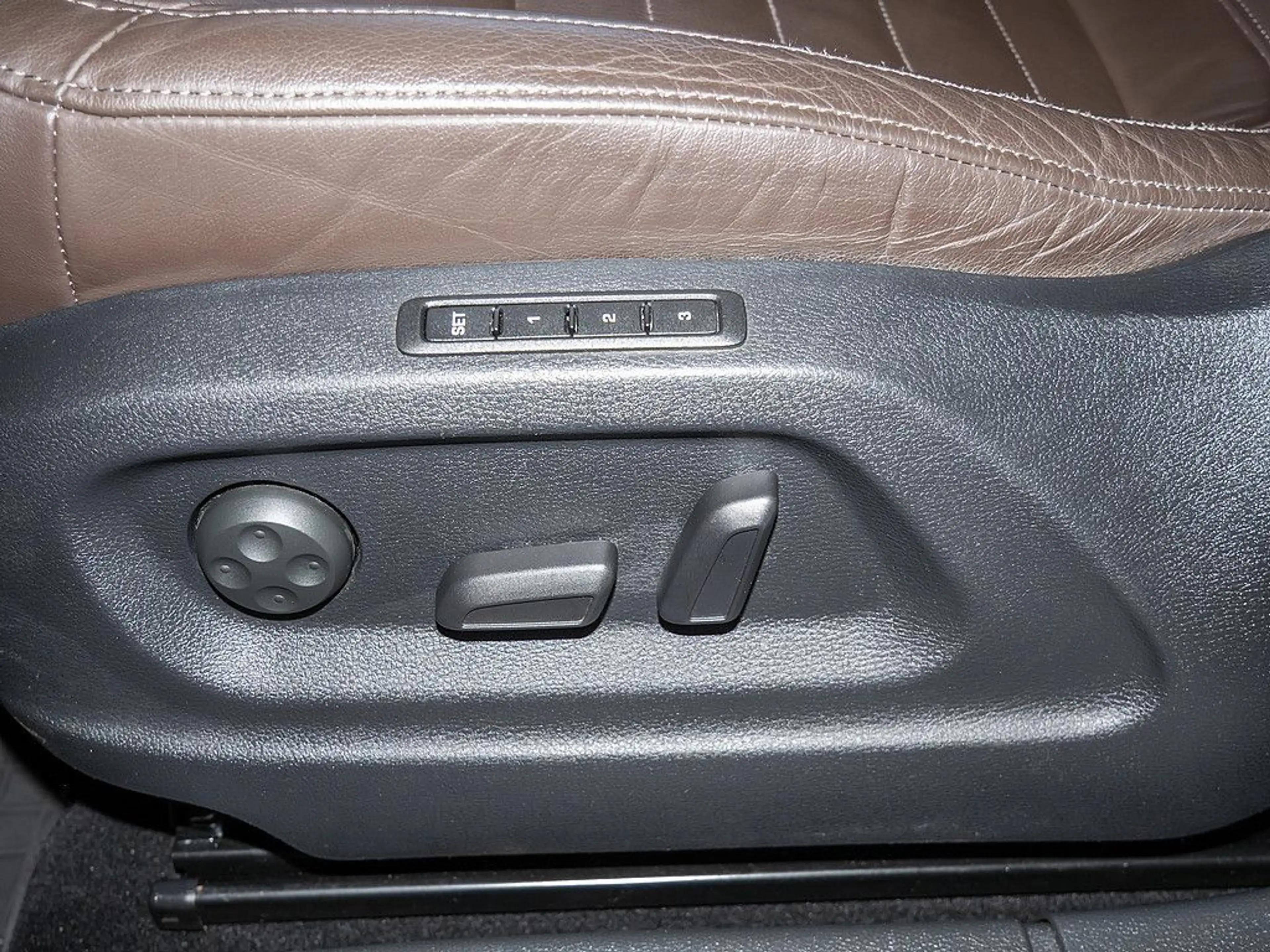 Skoda Yeti 1.4 TSI L&K Outdoor PANO KLIMA PDC XENON — photo 15