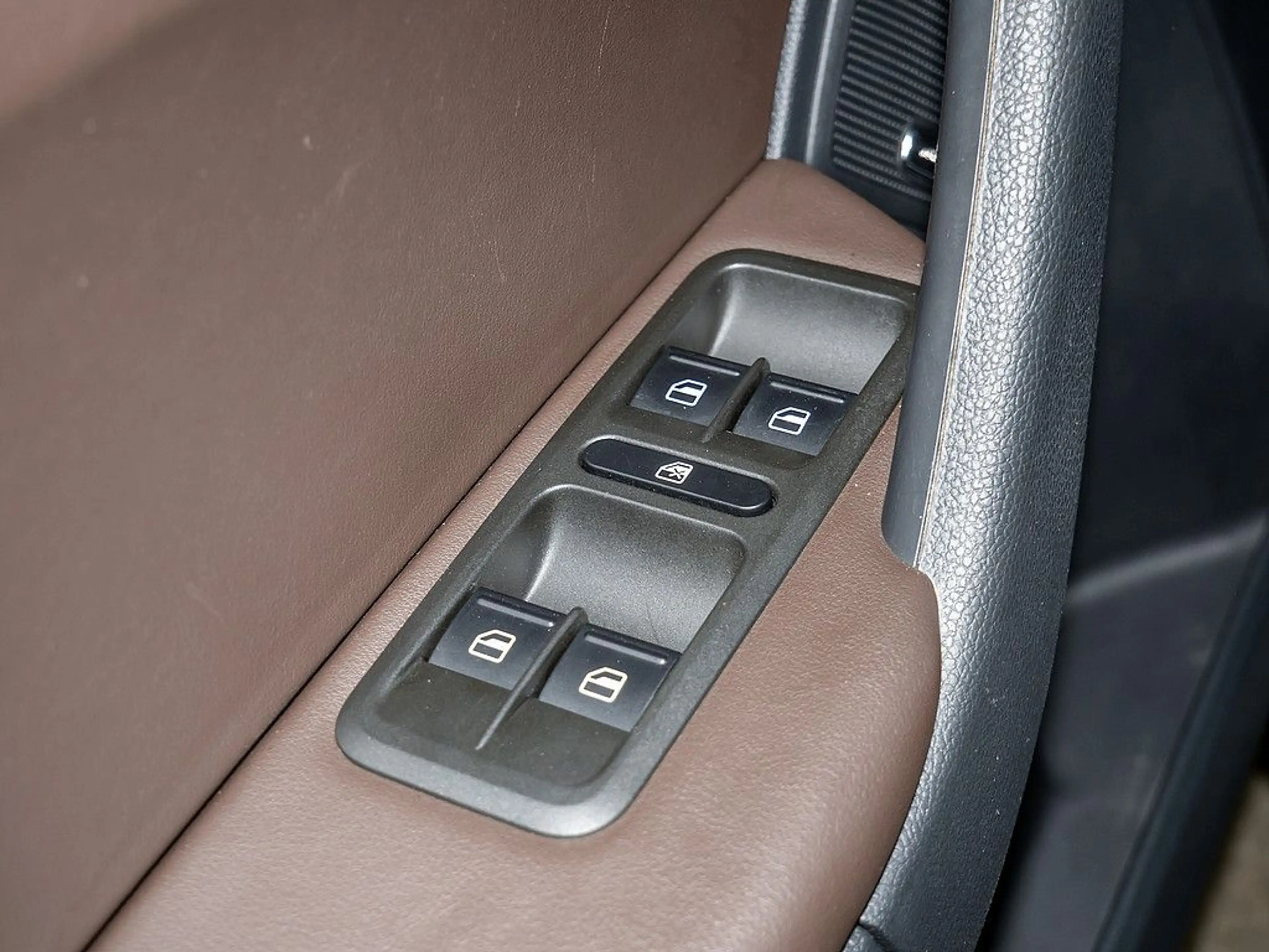 Skoda Yeti 1.4 TSI L&K Outdoor PANO KLIMA PDC XENON — photo 14