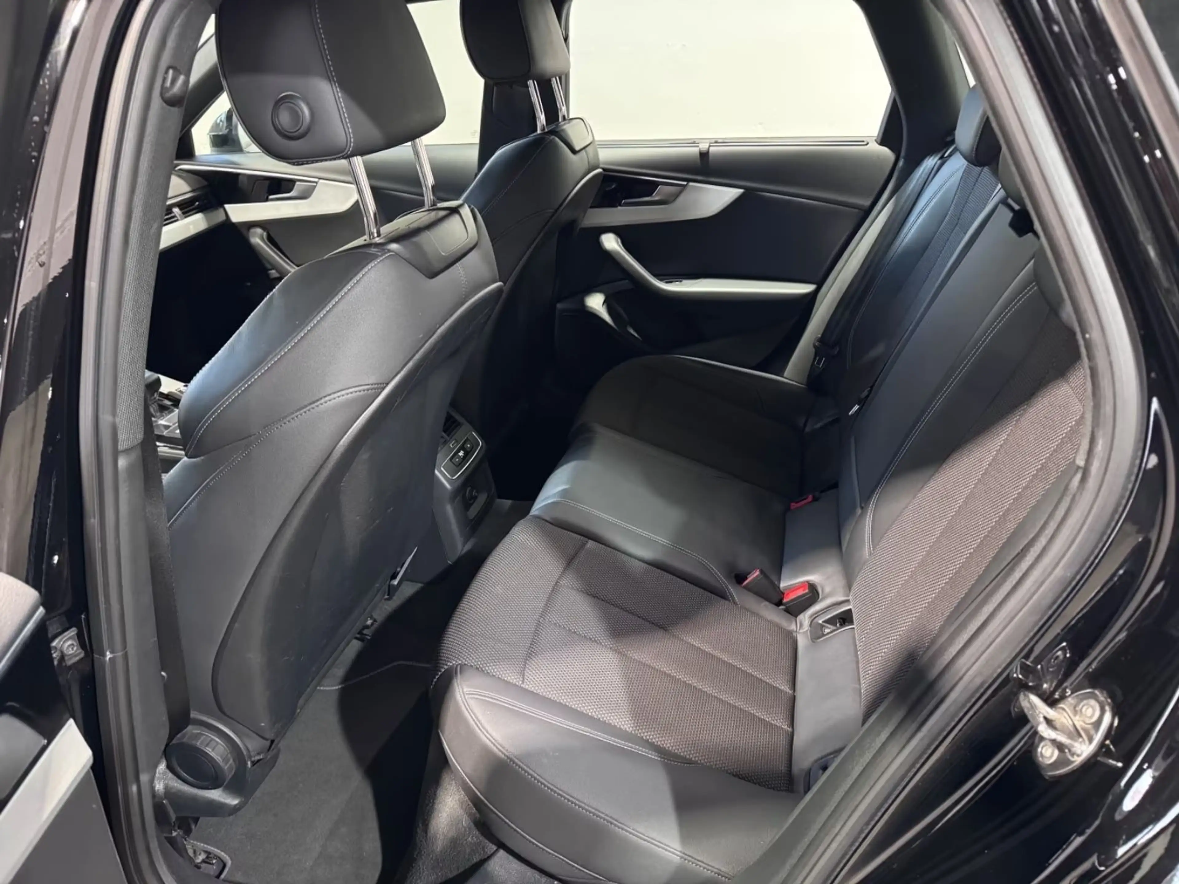 Audi A4 Avant 40 TDI advanced *S Line*Virtual*DSG* — photo 7