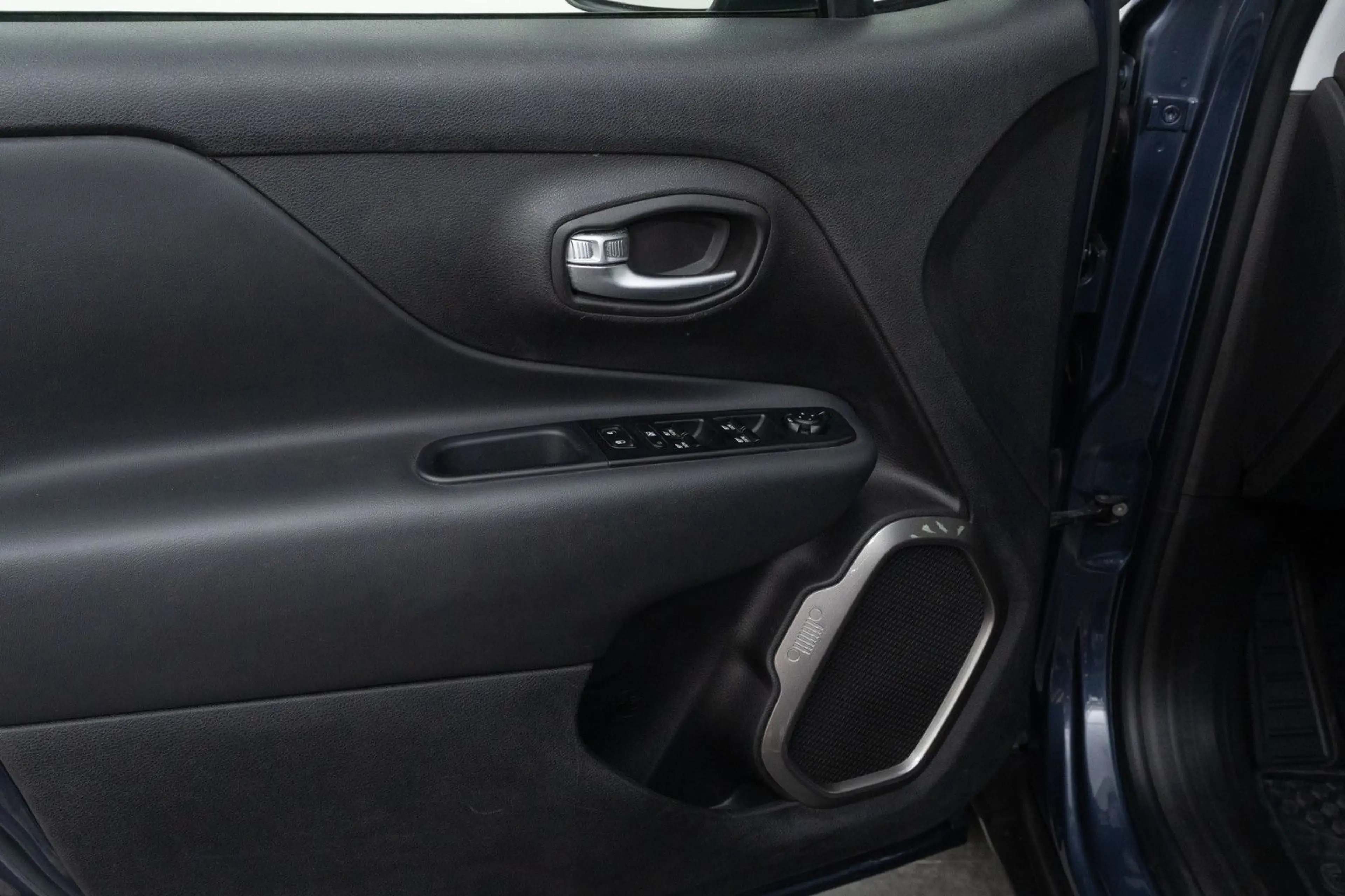 Jeep Renegade 1.0 T-GDI Limited FWD — photo 11