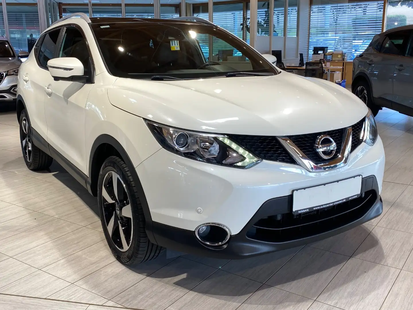 Nissan Qashqai 1.6 dCi N-Vision Pano Navi Kam Alcantara Alb - 2