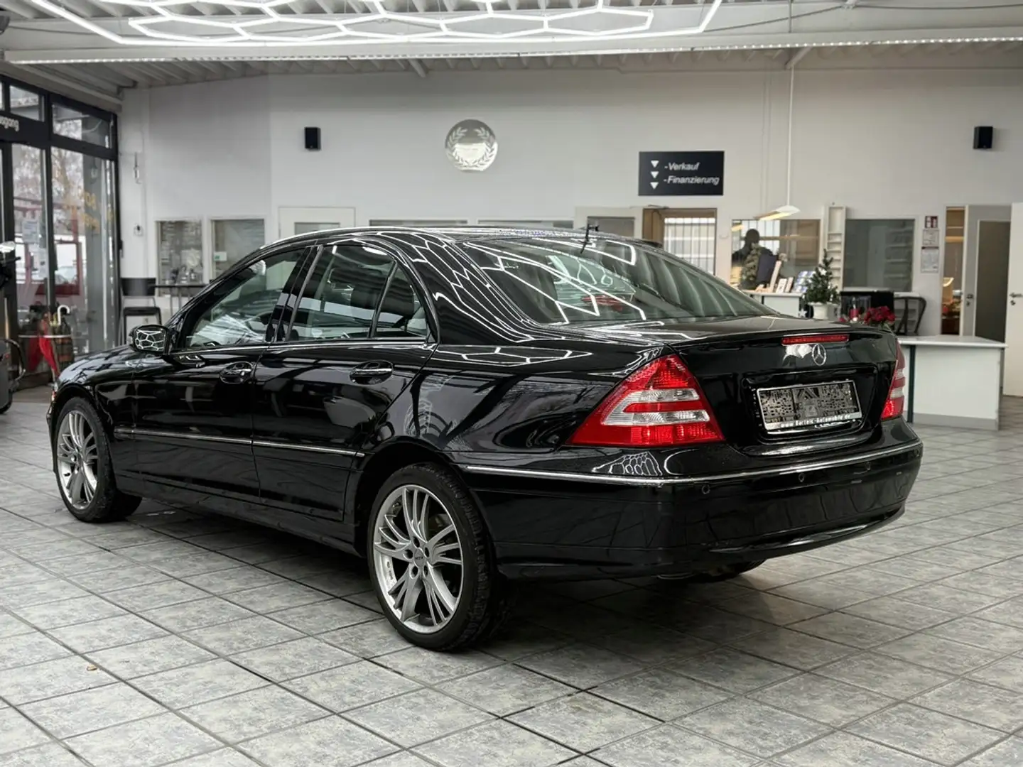 Mercedes-Benz C 200 Kompressor Elegance, Leder, GSHD, Autom. Чорний - 2