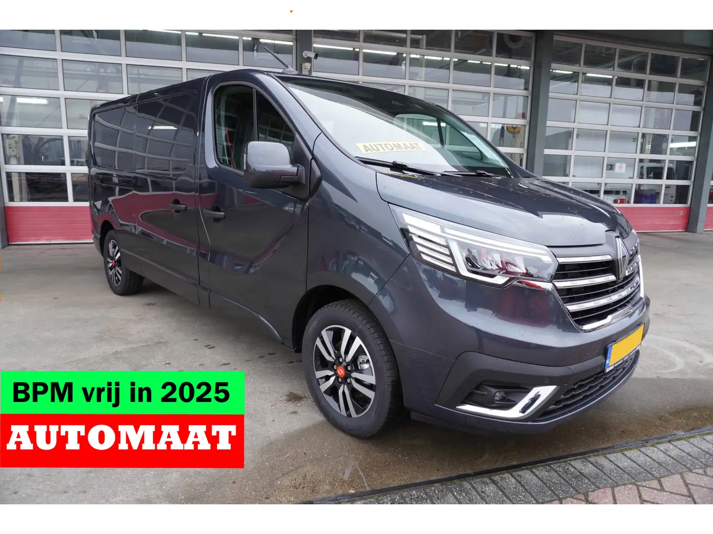 Renault Trafic 2.0 Blue dCi 170pk T30 L2H1 Red Edition Exclusive Grijs - 1