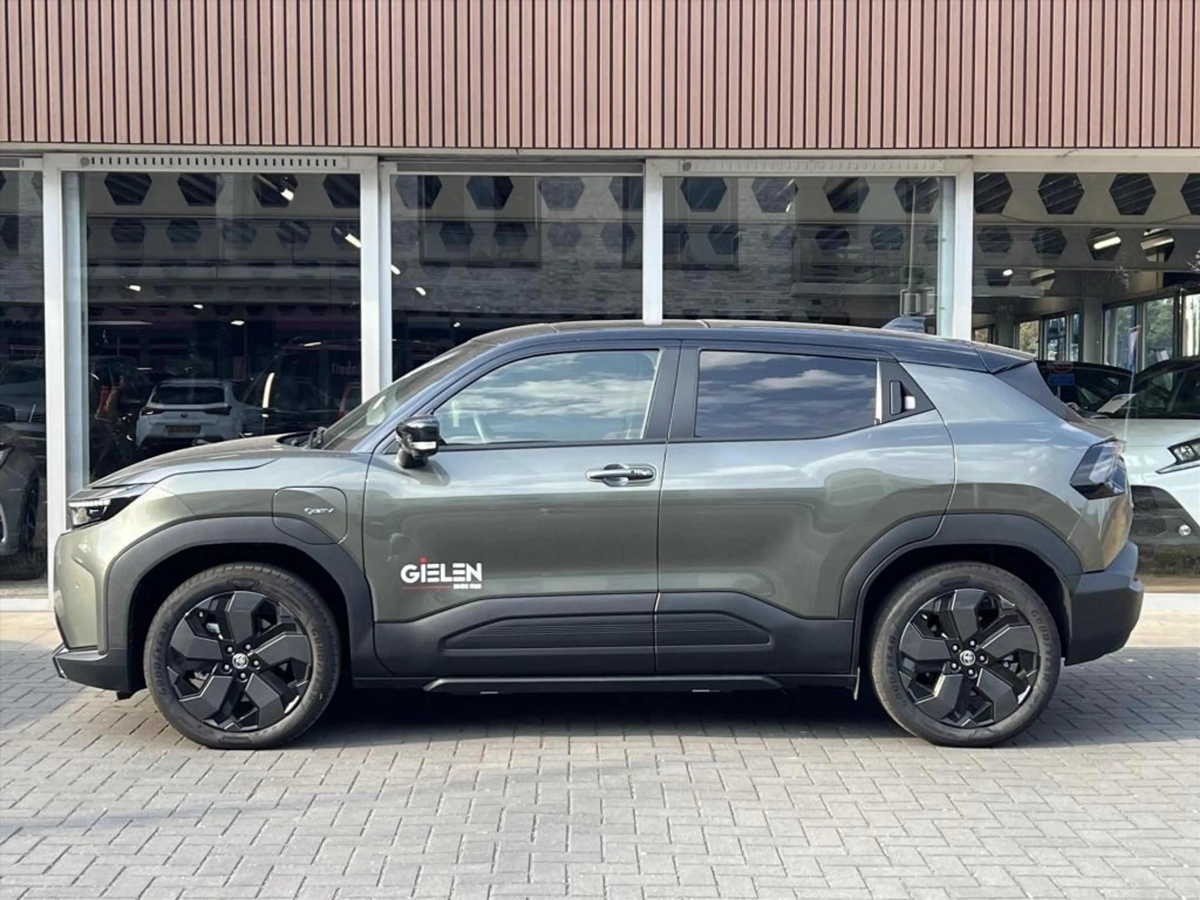 Toyota Urban Cruiser 61,1 kWh 174pk Executive | JBL, Stoel- Stuurverwar — photo 2