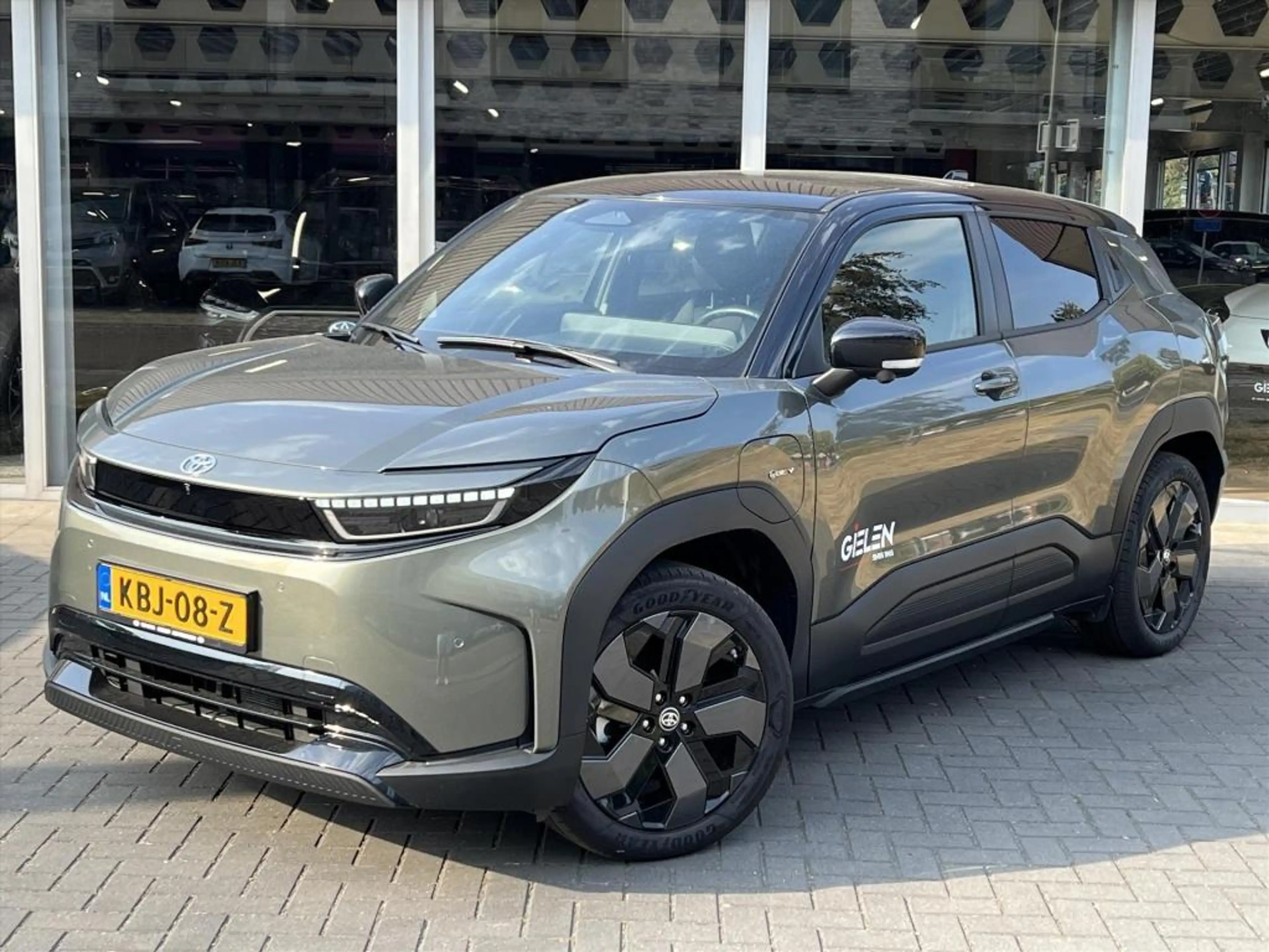 Toyota Urban Cruiser 61,1 kWh 174pk Executive | JBL, Stoel- Stuurverwar — photo 27