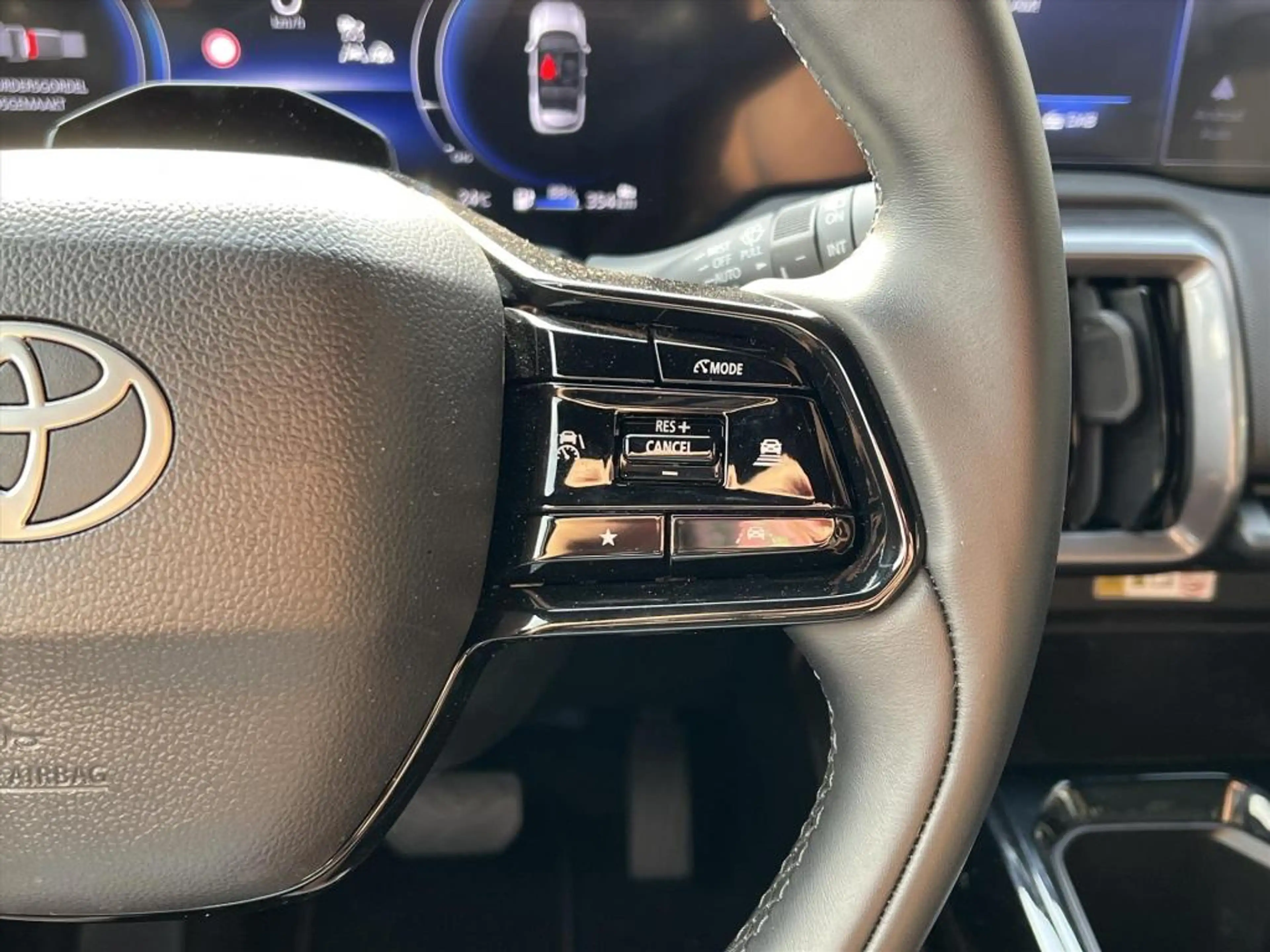 Toyota Urban Cruiser 61,1 kWh 174pk Executive | JBL, Stoel- Stuurverwar — photo 17