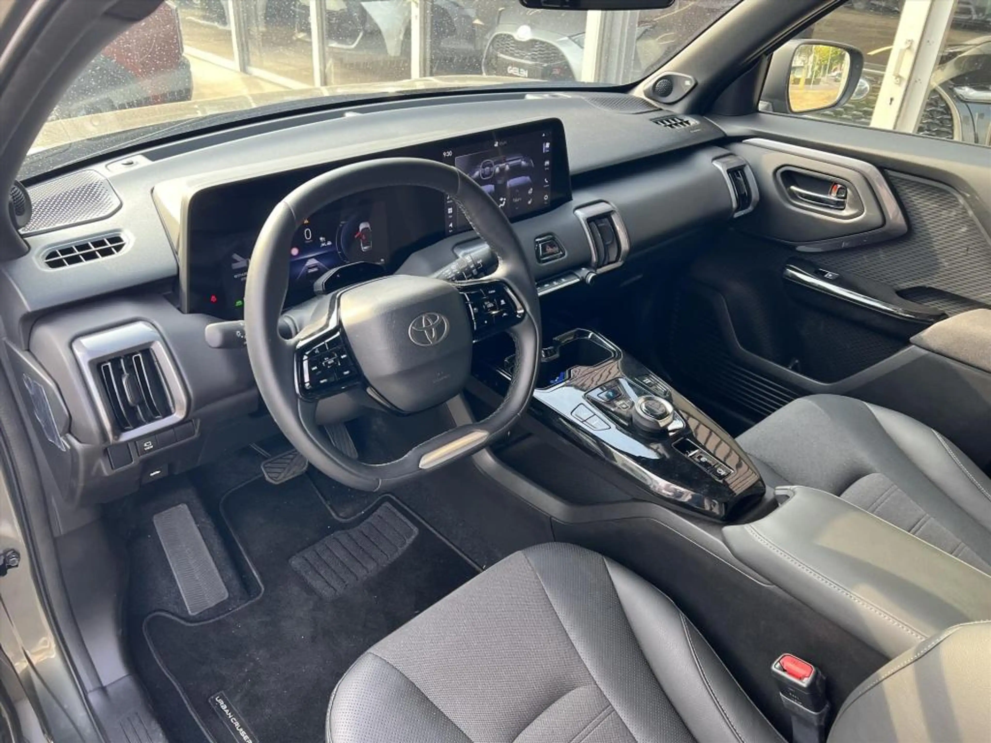 Toyota Urban Cruiser 61,1 kWh 174pk Executive | JBL, Stoel- Stuurverwar — photo 11