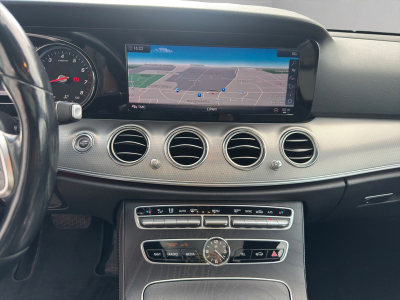 Mercedes-Benz E 200 Limousine/NIGHT/1.HAND/LED/AMBIENTE/LM — photo 16