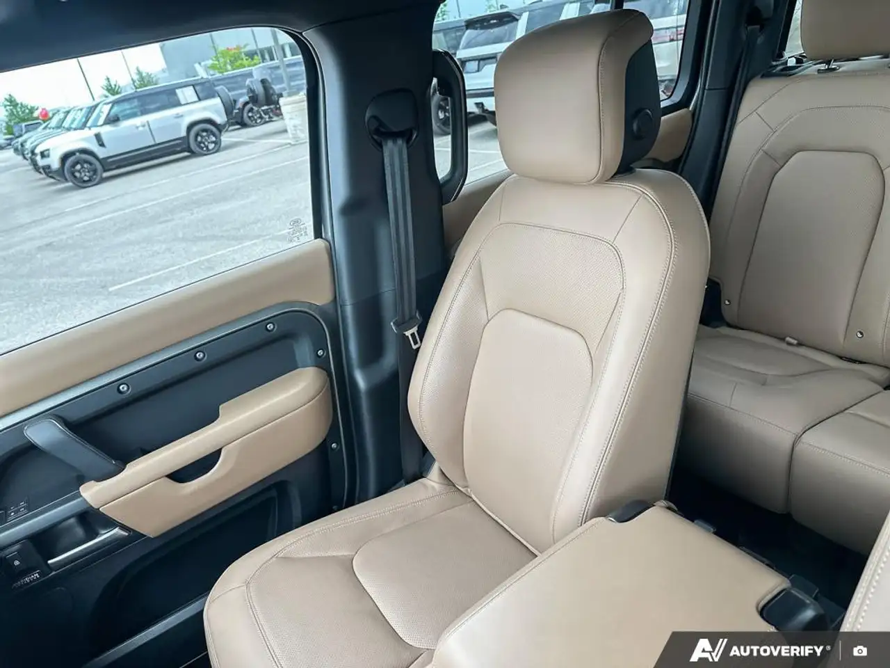 Land Rover Defender photo Land Rover Defender