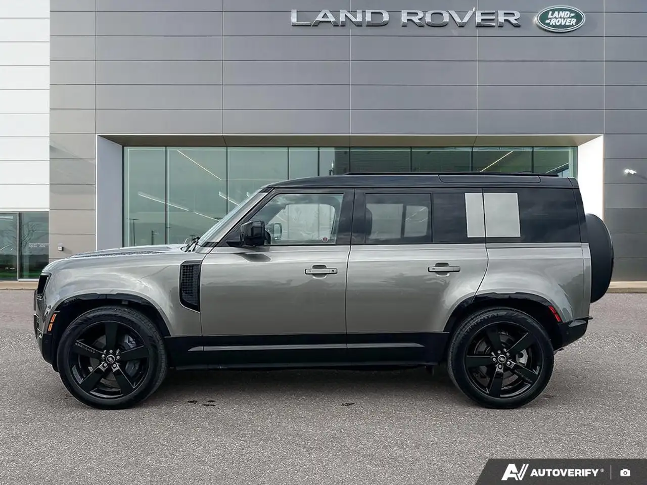 Land Rover Defender photo Land Rover Defender