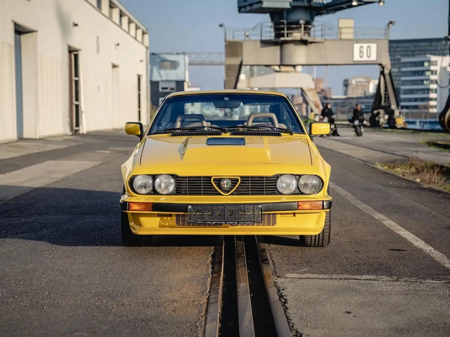 Alfa Romeo GTV Alfa Romeo GTV 6 Yellow - 1