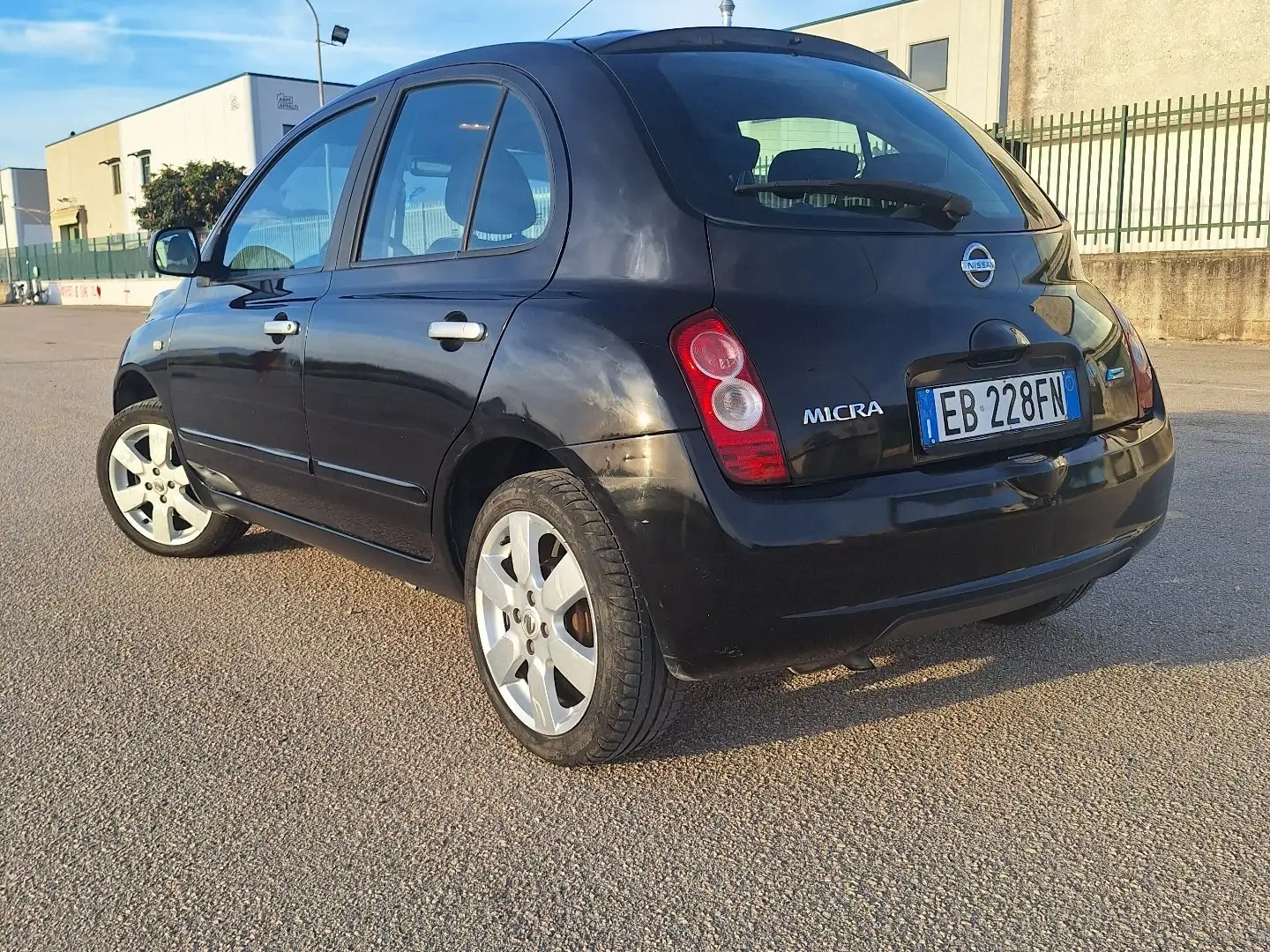 Nissan Micra 5P 1.2 80cv N-Tec Nero - 2