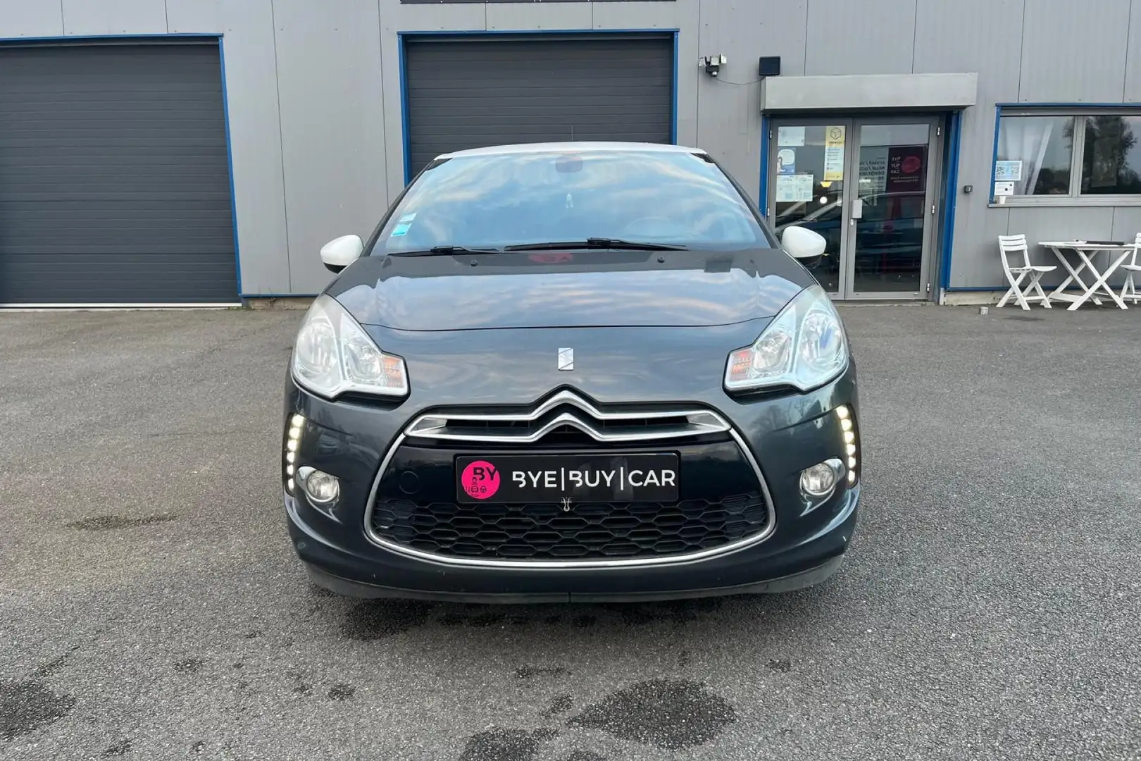 DS Automobiles DS 3 1.2i - 82 CH So Chic PHASE 2 GTIE 12 MOIS Gris - 2