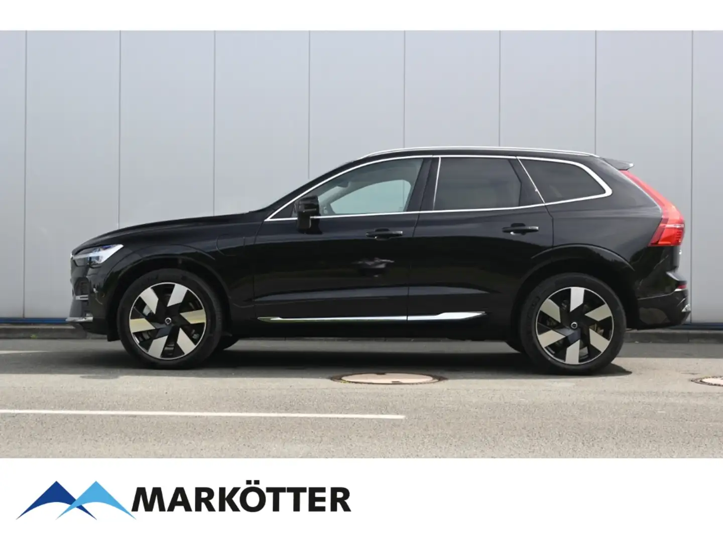 Volvo XC60 T6 AWD Plus Bright Recharge Plug-In Hybrid Schwarz - 2