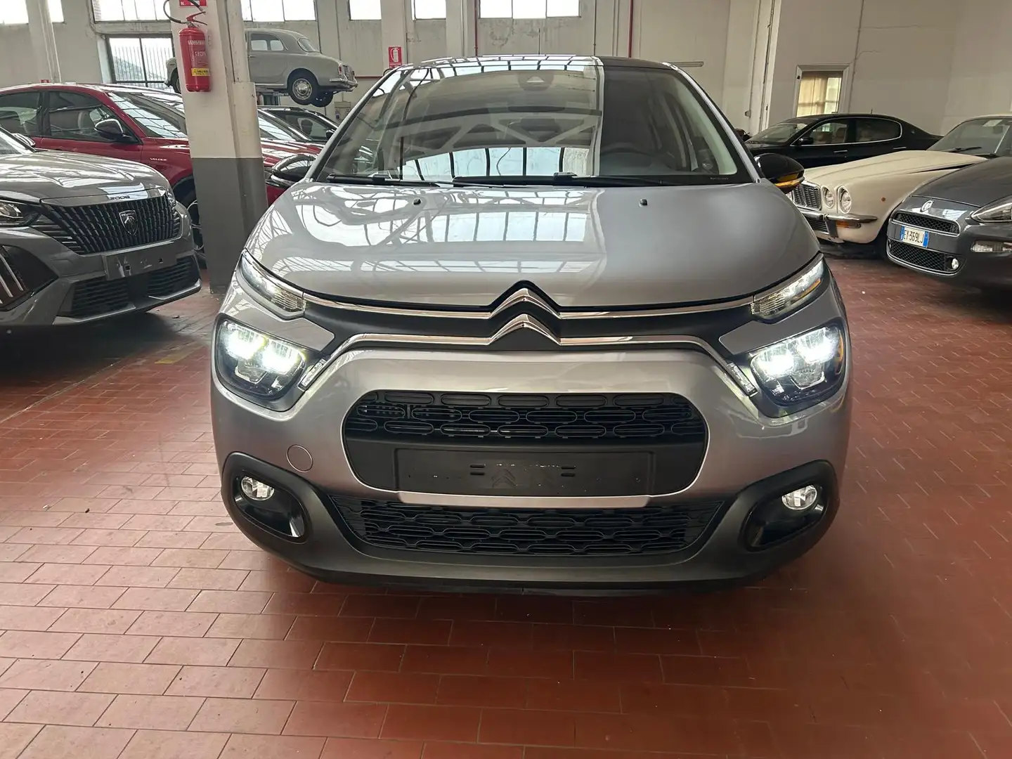 Citroen C3 C3 1.2 puretech Shine s Gris - 2