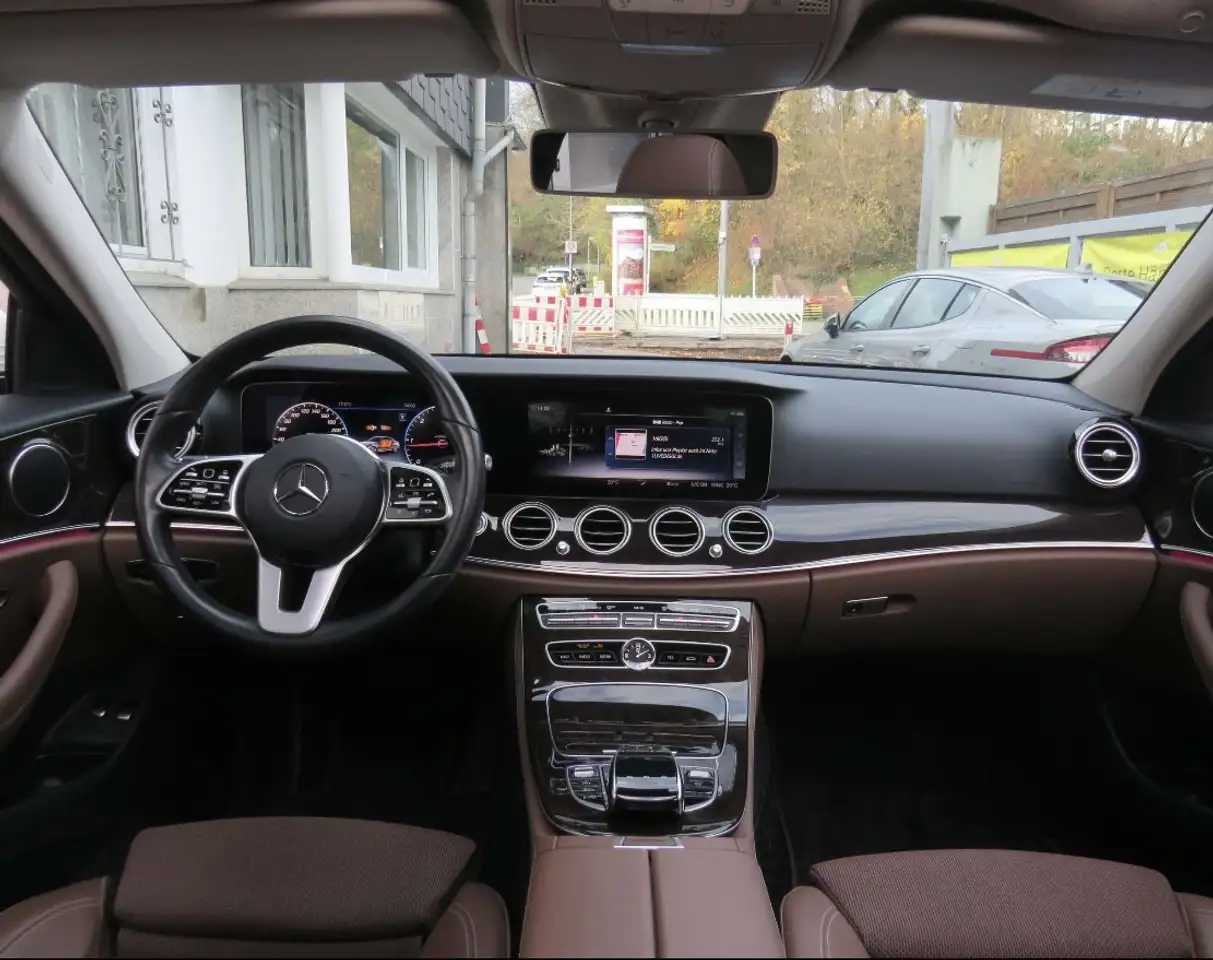 Mercedes-Benz E 220