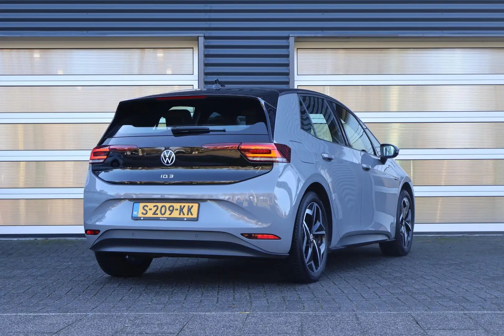 Volkswagen ID.3 Life 204pk Pro 58 kWh | Allseason Banden | Navigat Gris - 2
