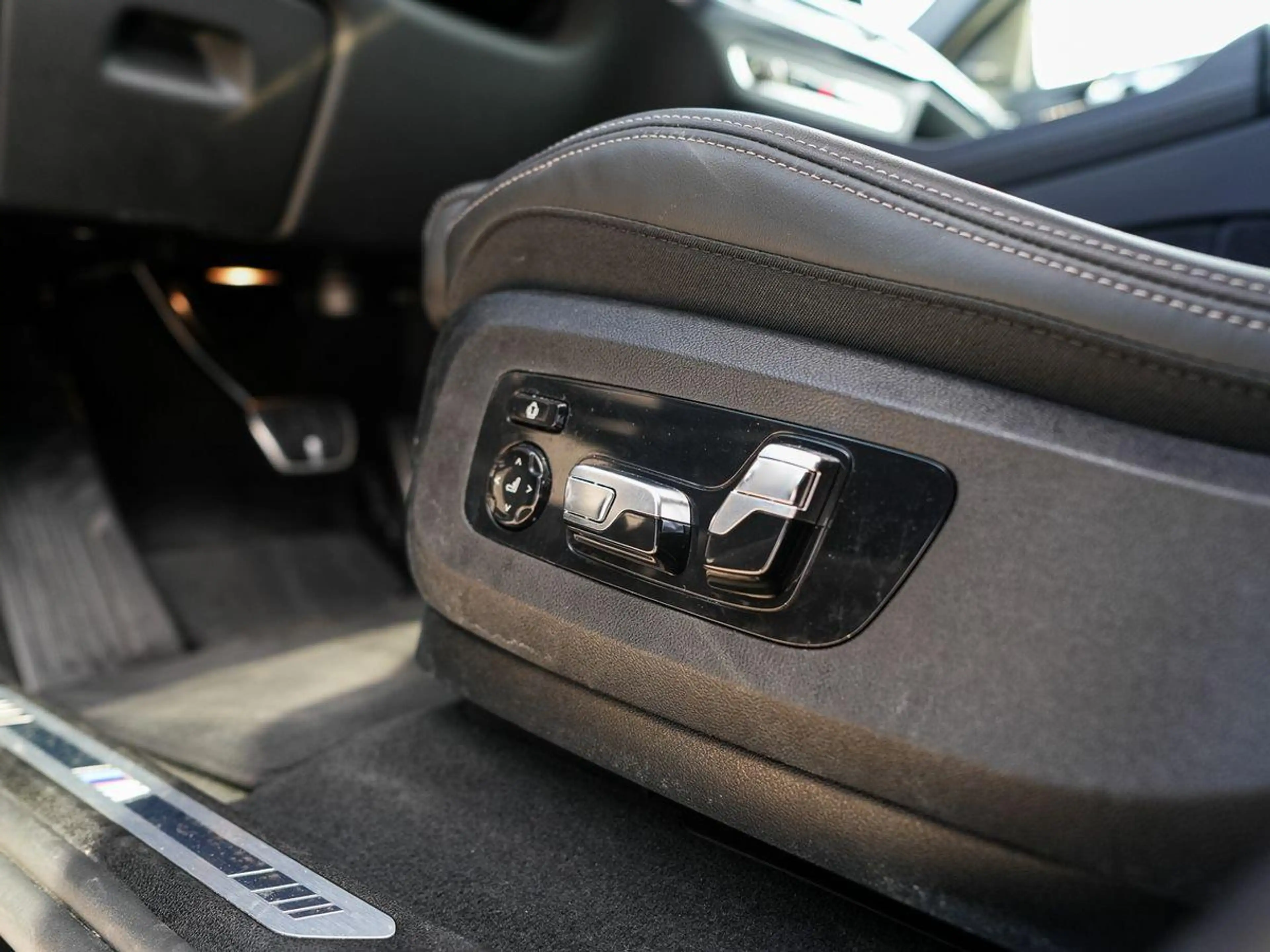 BMW X6 xDrive40d M-SportPRO 22 SKY 2-ALuft Massage — photo 6