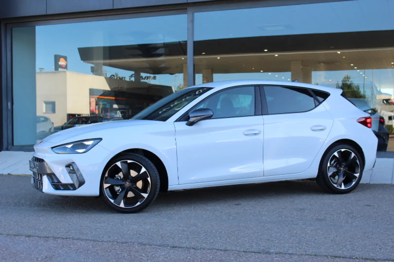 CUPRA Leon 1.5 eTSI 110 DSG Blanco - 2