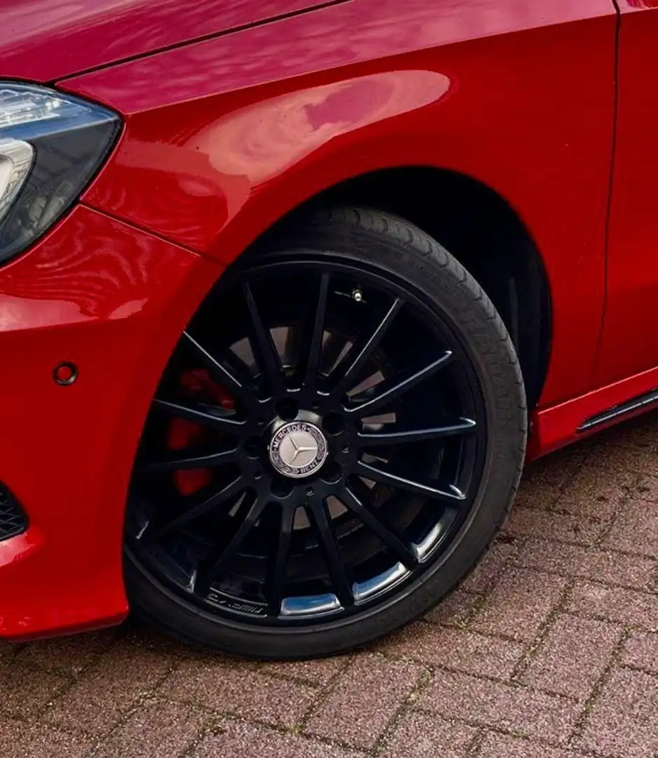 Mercedes-Benz A 180 Ambition AMG Line Rood - 2