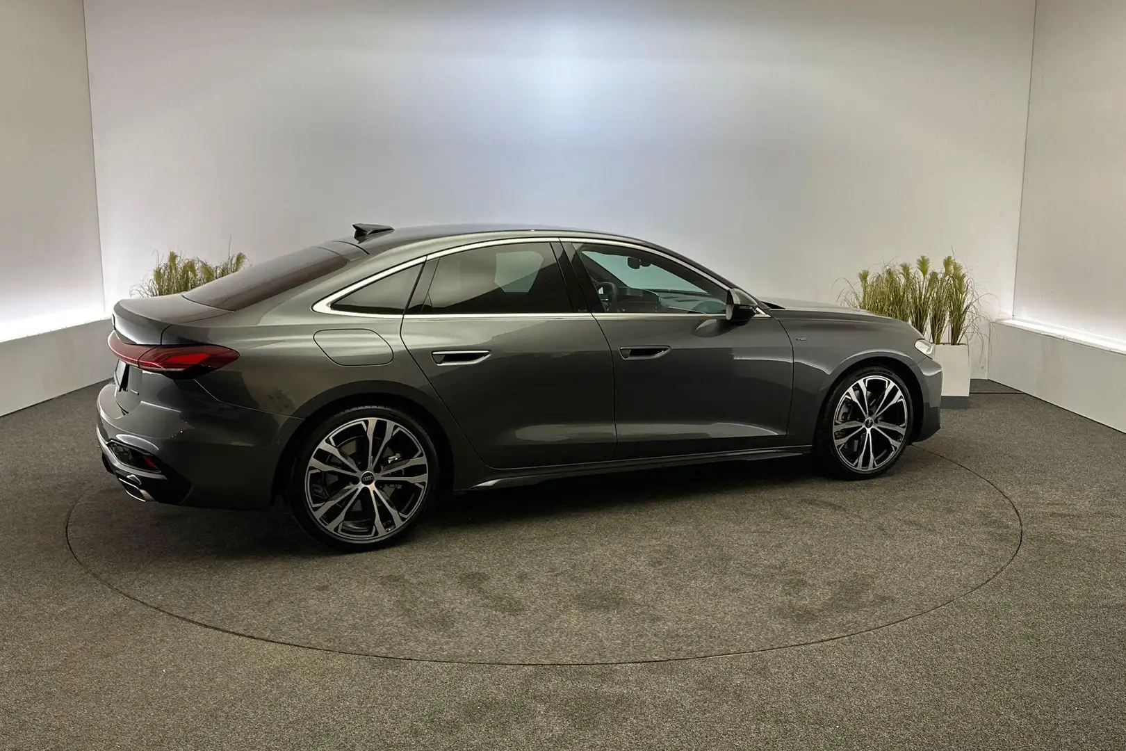Audi A5 2.0 TFSI e Limousine S edition Grijs - 2