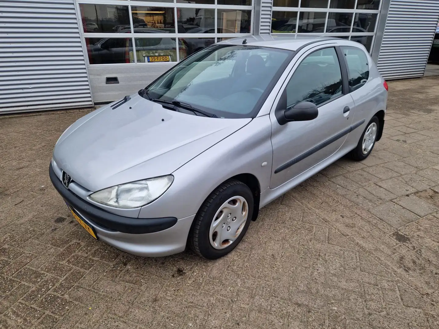 Peugeot 206 1.4 XR Gris - 2