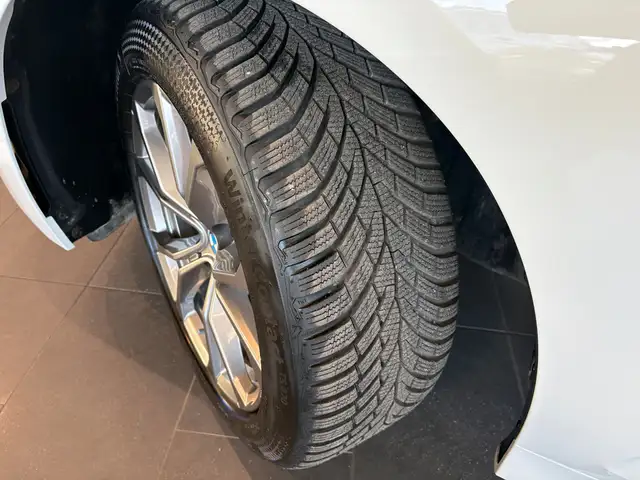 BMW 3 Series view 3
