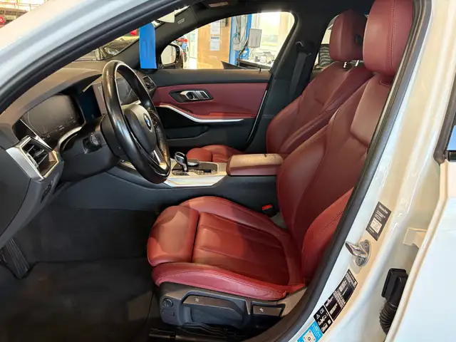 BMW 3 Series view 12