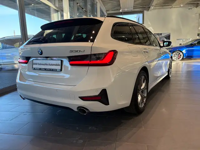 BMW 3 Series view 6