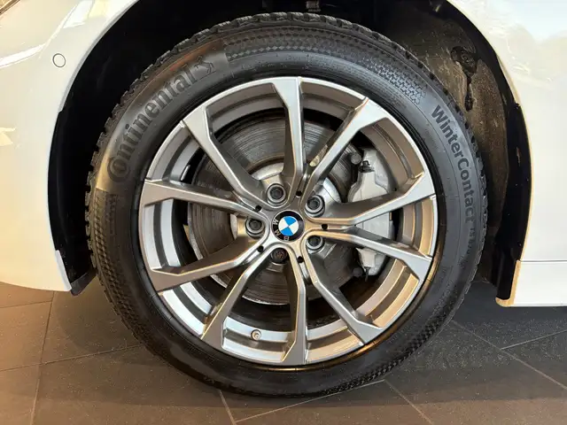 BMW 3 Series view 10