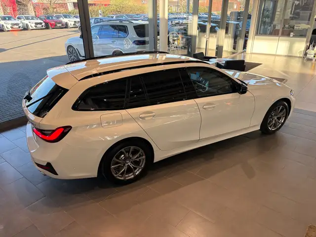 BMW 3 Series view 7