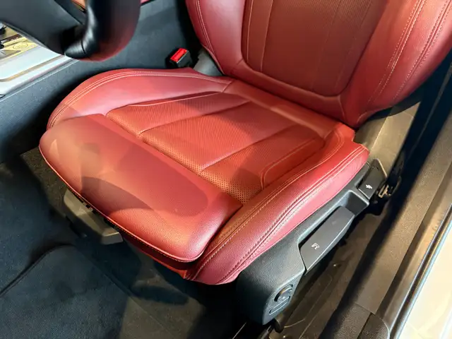 BMW 3 Series view 11