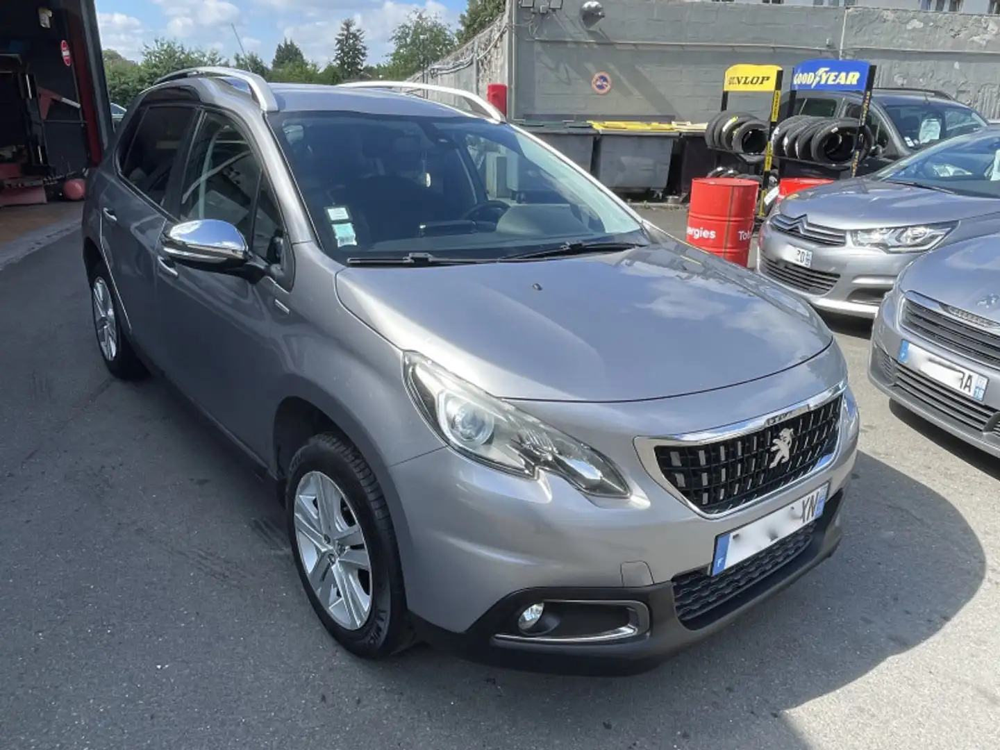 Peugeot 2008 1.2 PURETECH 82CH STYLE Gris - 2