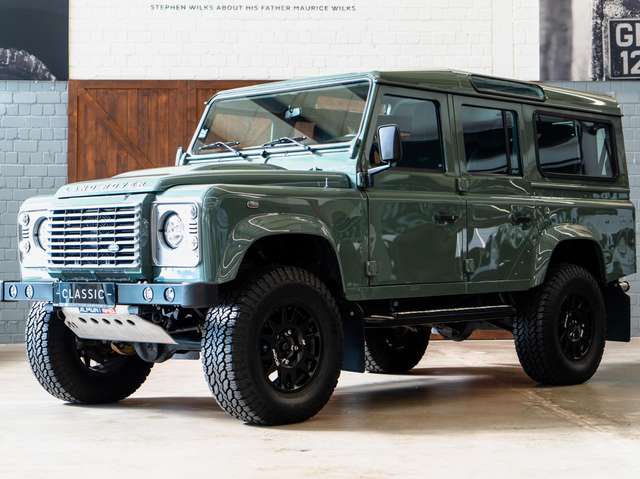 Imagine Land Rover Defender Defender 110 DPF Station Wagon SE - Modified