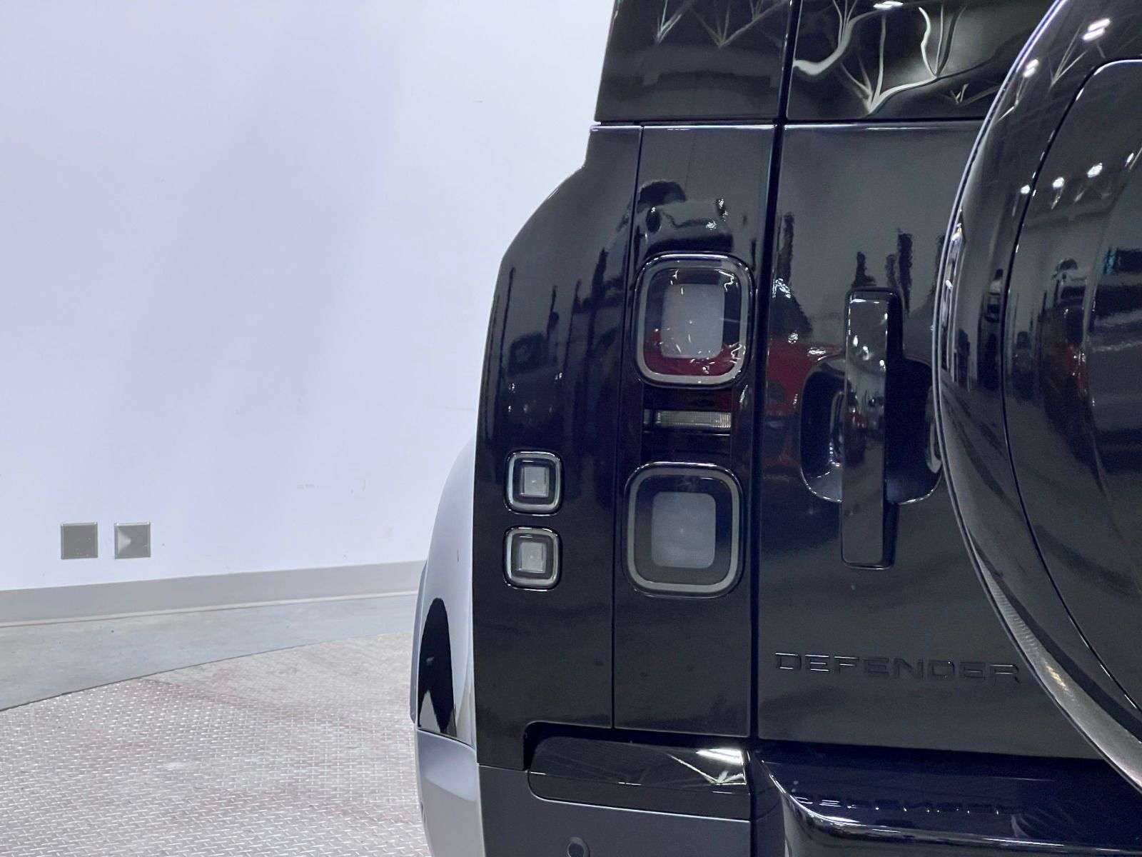 2026 Land Rover Defender 110 P400 S | 7-SEATER thumb 14